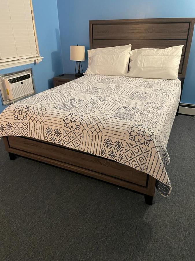 Large 3-Bedrooms/2-Bath Apt, One Block To Train New York Kültér fotó