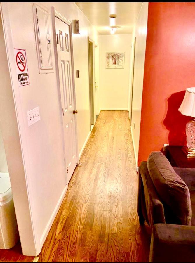 Large 3-Bedrooms/2-Bath Apt, One Block To Train New York Kültér fotó